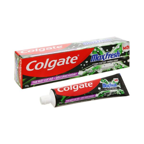 Kem đánh răng Colgate Maxfresh Than Tre 180G