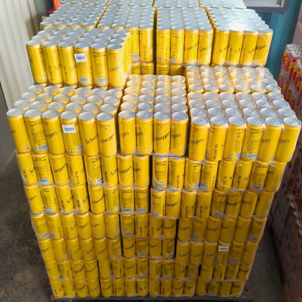 Kho chứa thùng Tonic Schweppes 320ml từ đại lý phân phối Tonic Schweppes Horeco.