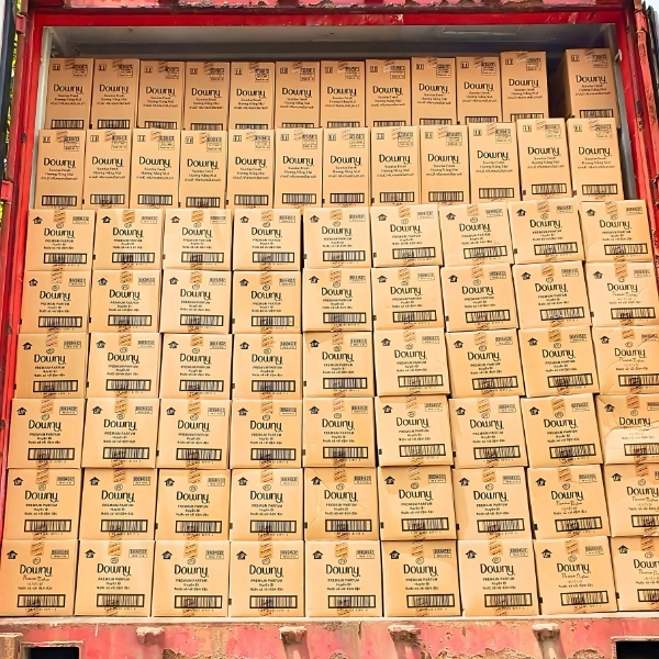 Container hàng nước xả Downy đóng kín – Sẵn sàng xuất đi toàn quốc