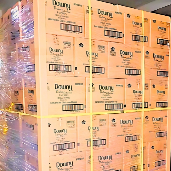 Downy Premium trên pallet trong kho Horeco sẵn sàng phân phối toàn quốc